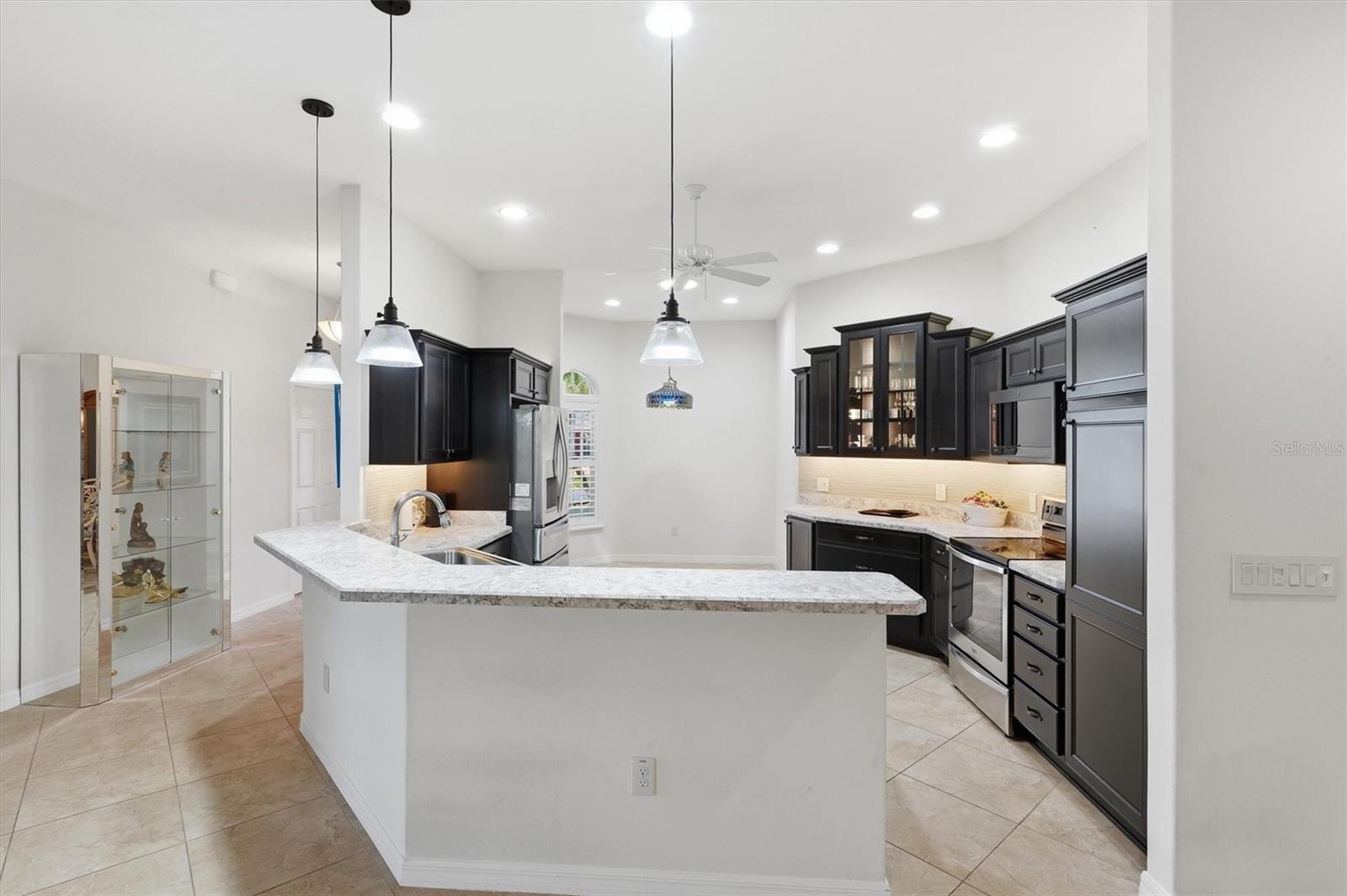 1424 WALNUT WAY