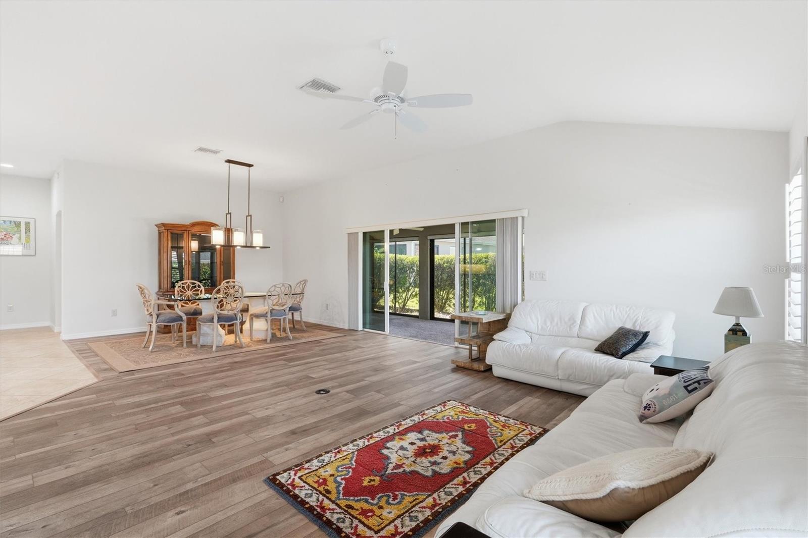 1424 WALNUT WAY