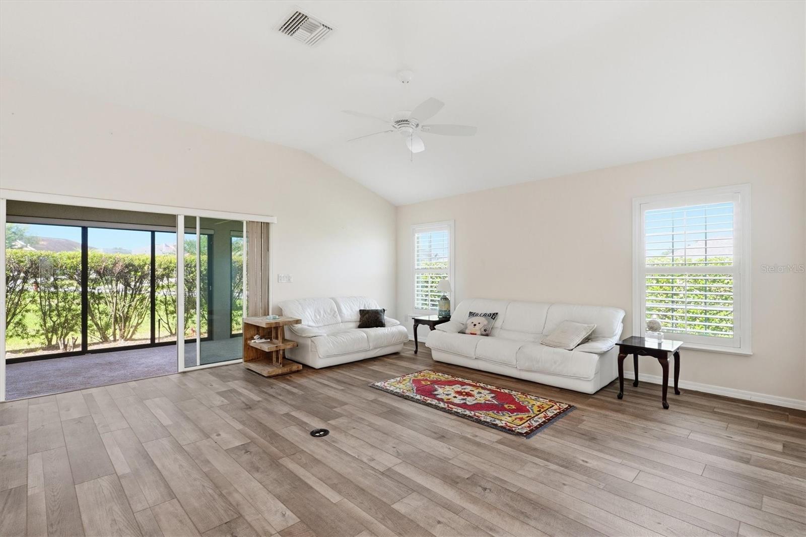 1424 WALNUT WAY