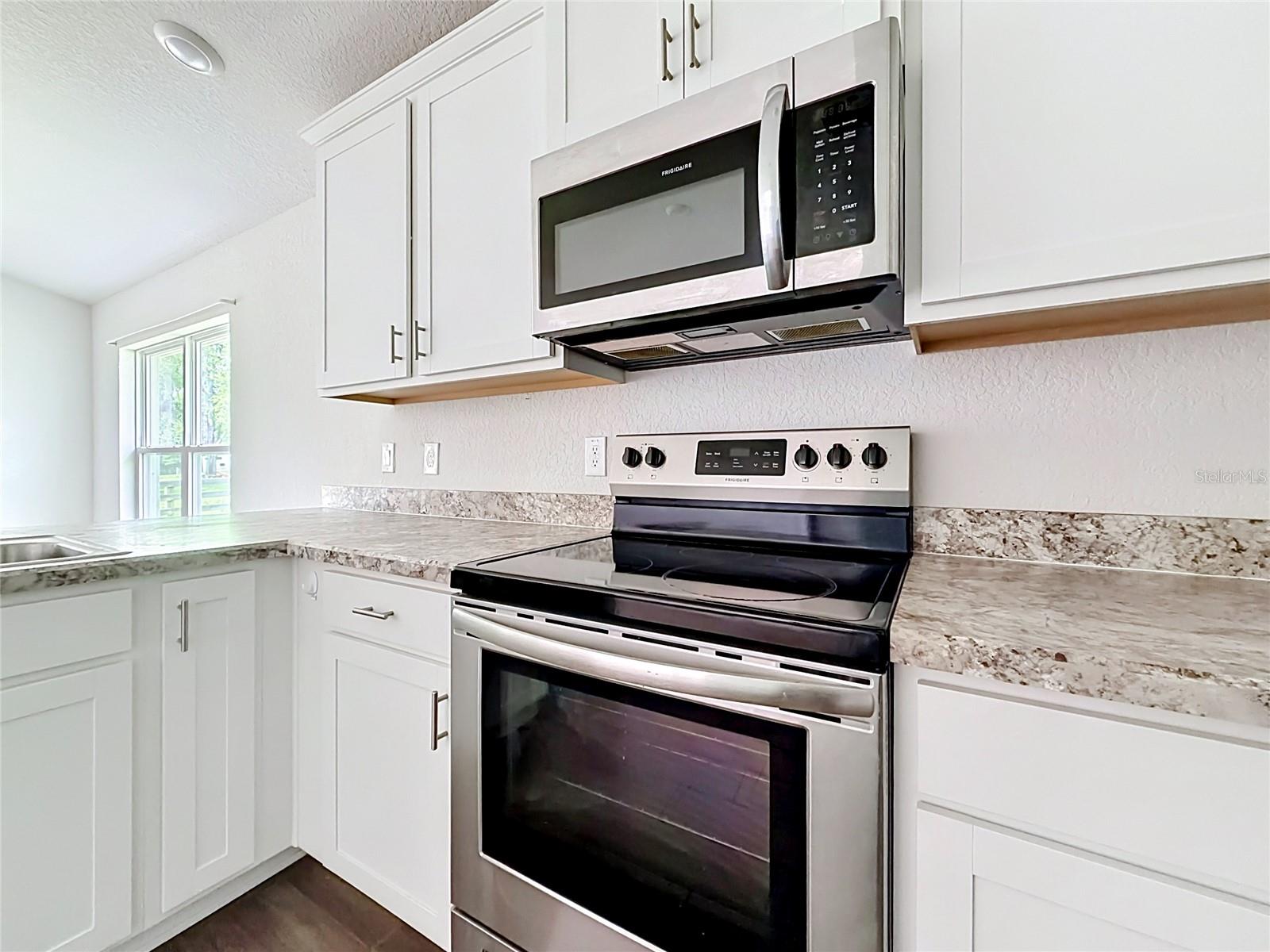 187 NW 45TH LOOP