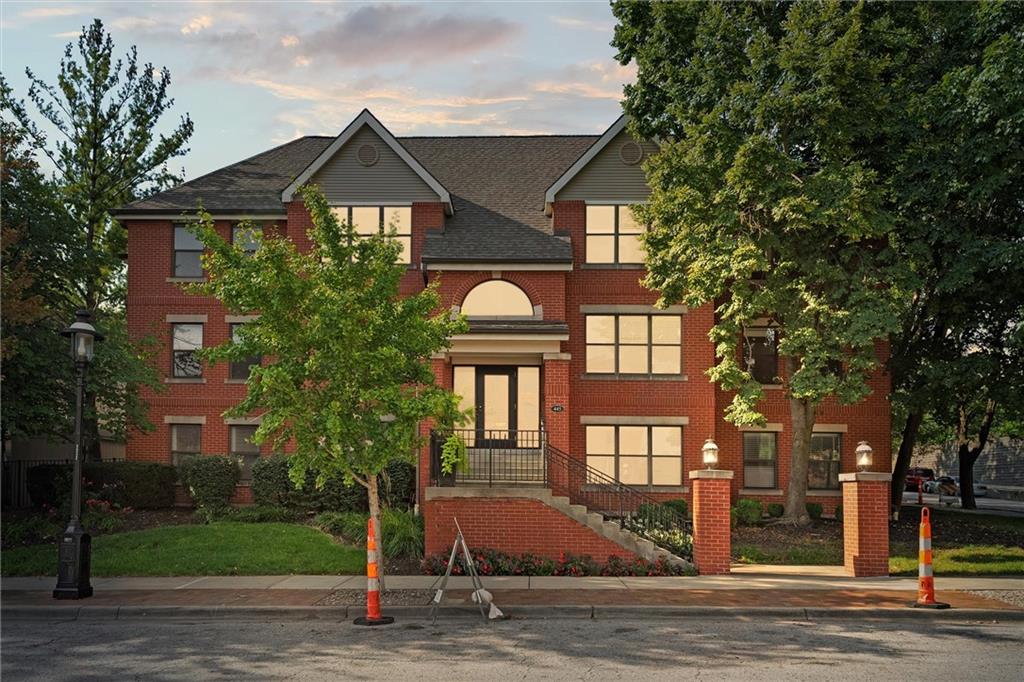 445 W 9th Street Unit: 202