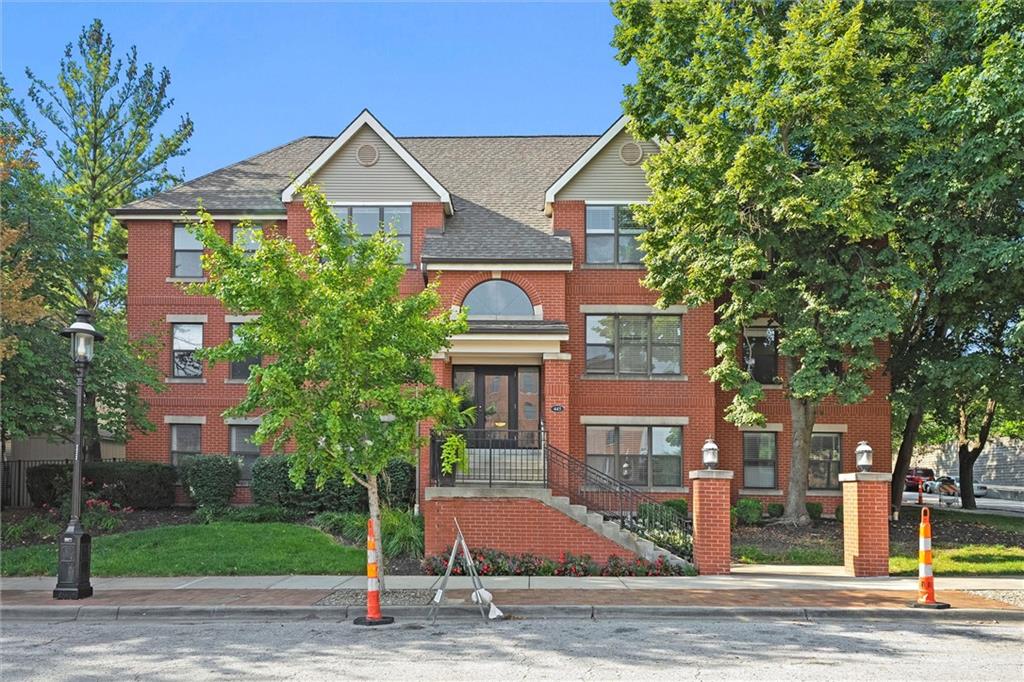 445 W 9th Street Unit: 202