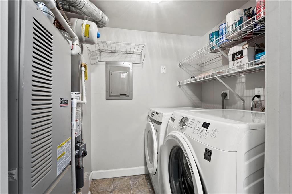 445 W 9th Street Unit: 202