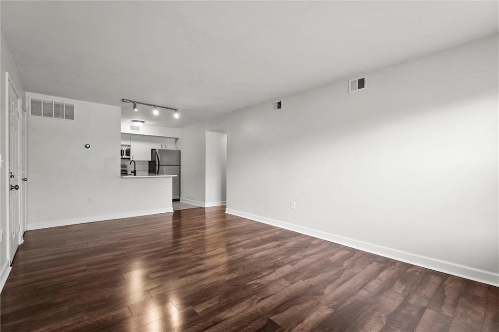 445 W 9th Street Unit: 202