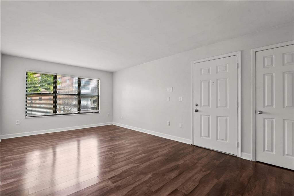 445 W 9th Street Unit: 202