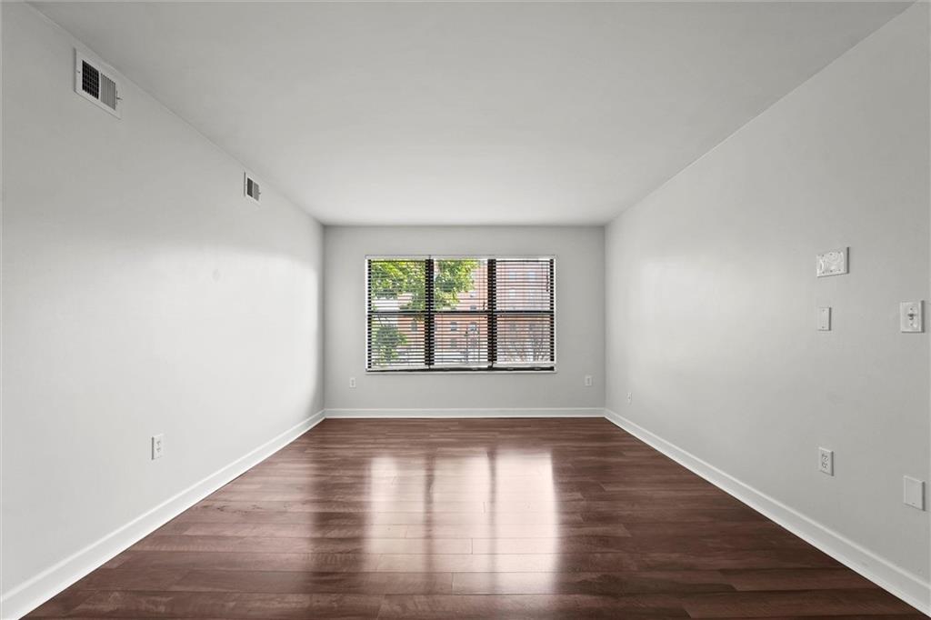 445 W 9th Street Unit: 202