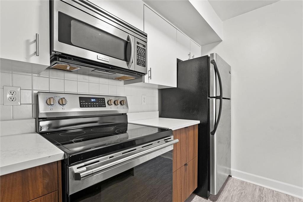 445 W 9th Street Unit: 202