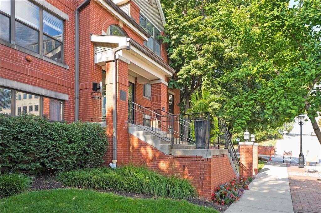 445 W 9th Street Unit: 202