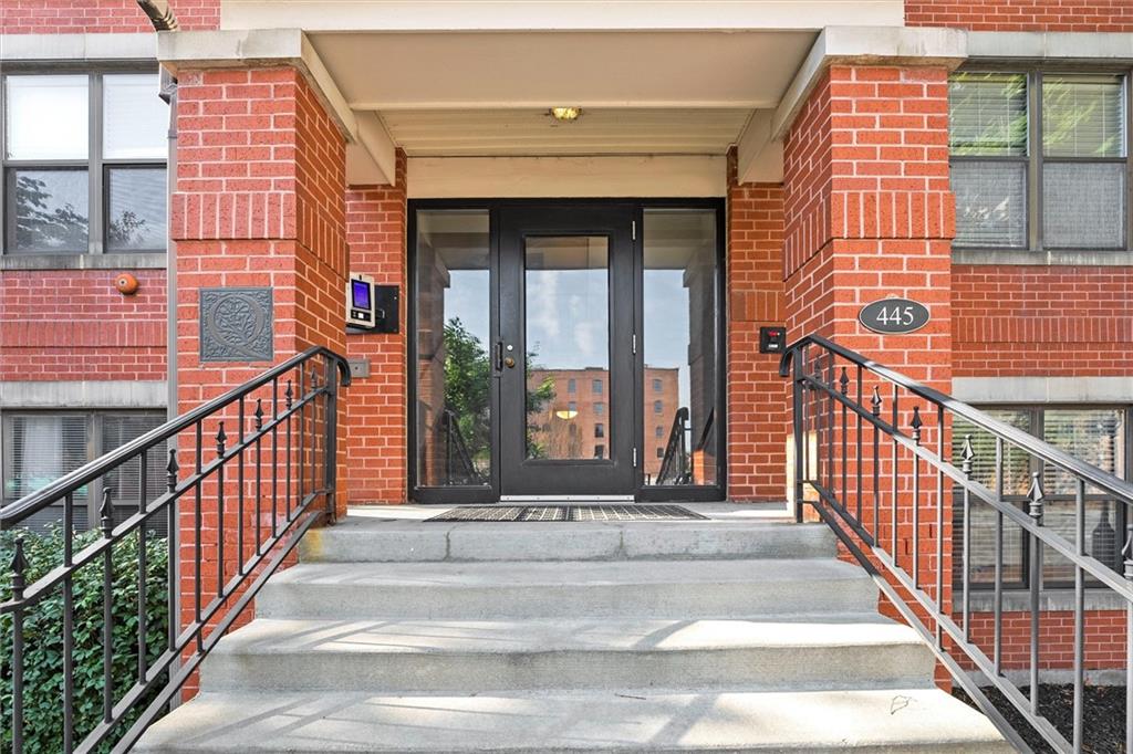 445 W 9th Street Unit: 202