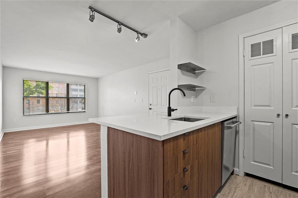 445 W 9th Street Unit: 202