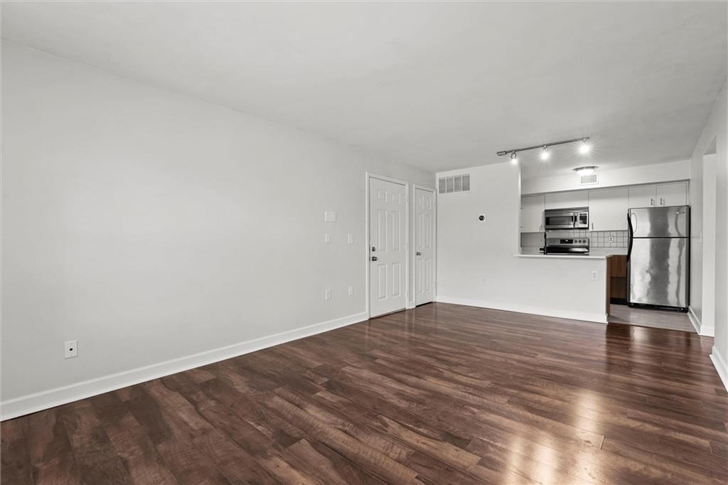 445 W 9th Street Unit: 202