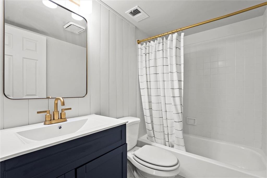 445 W 9th Street Unit: 202