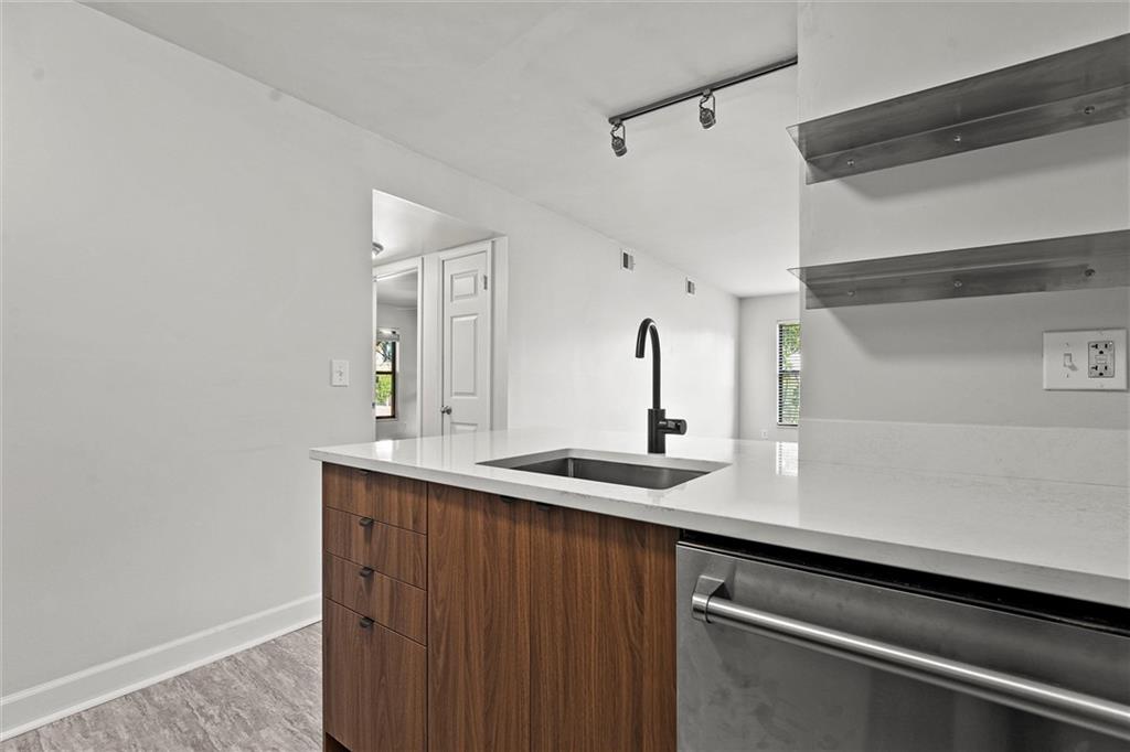445 W 9th Street Unit: 202