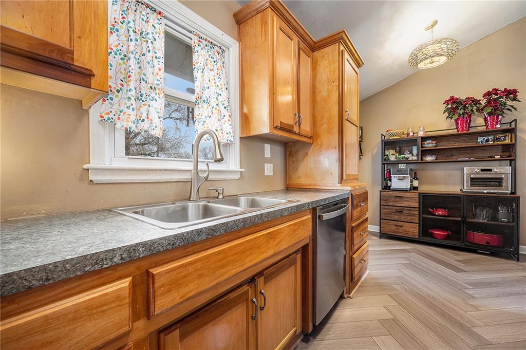 7402 NW Park Forest Lane