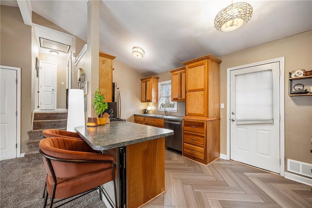 7402 NW Park Forest Lane