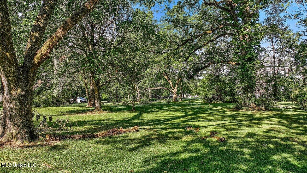 001 Oakwood Drive