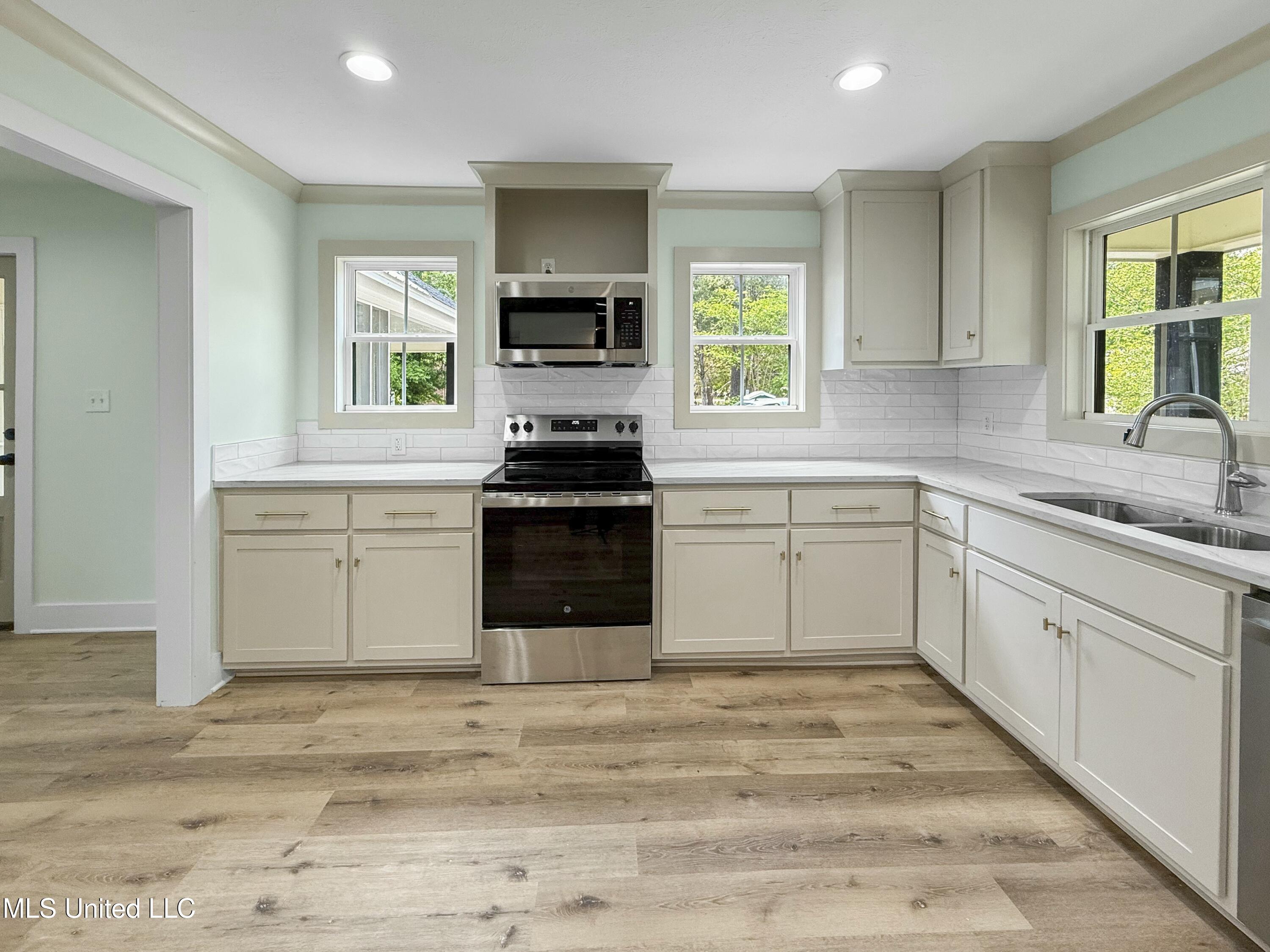 130 Lakeshore Drive
