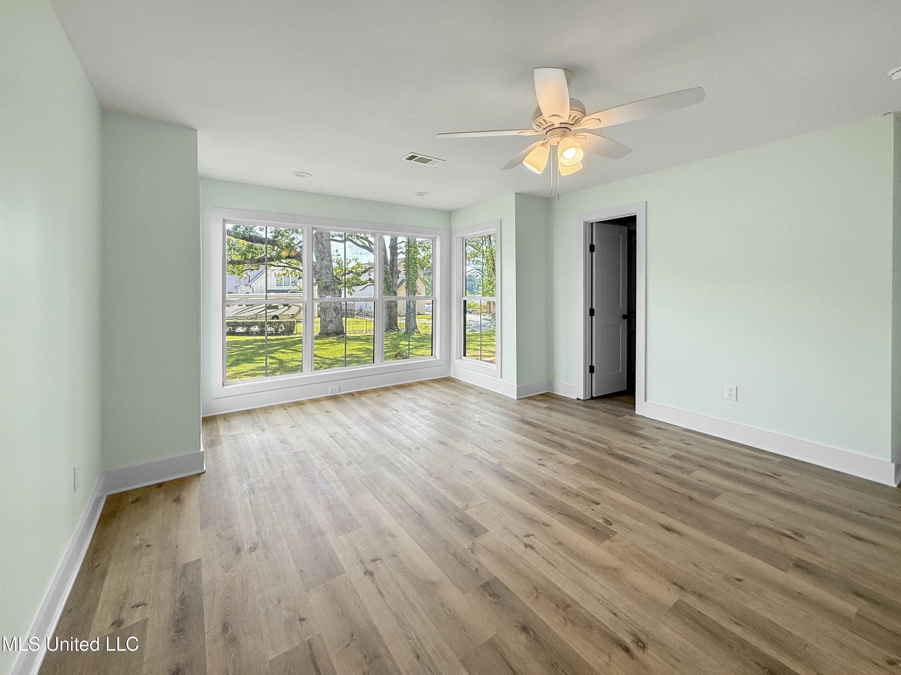 130 Lakeshore Drive
