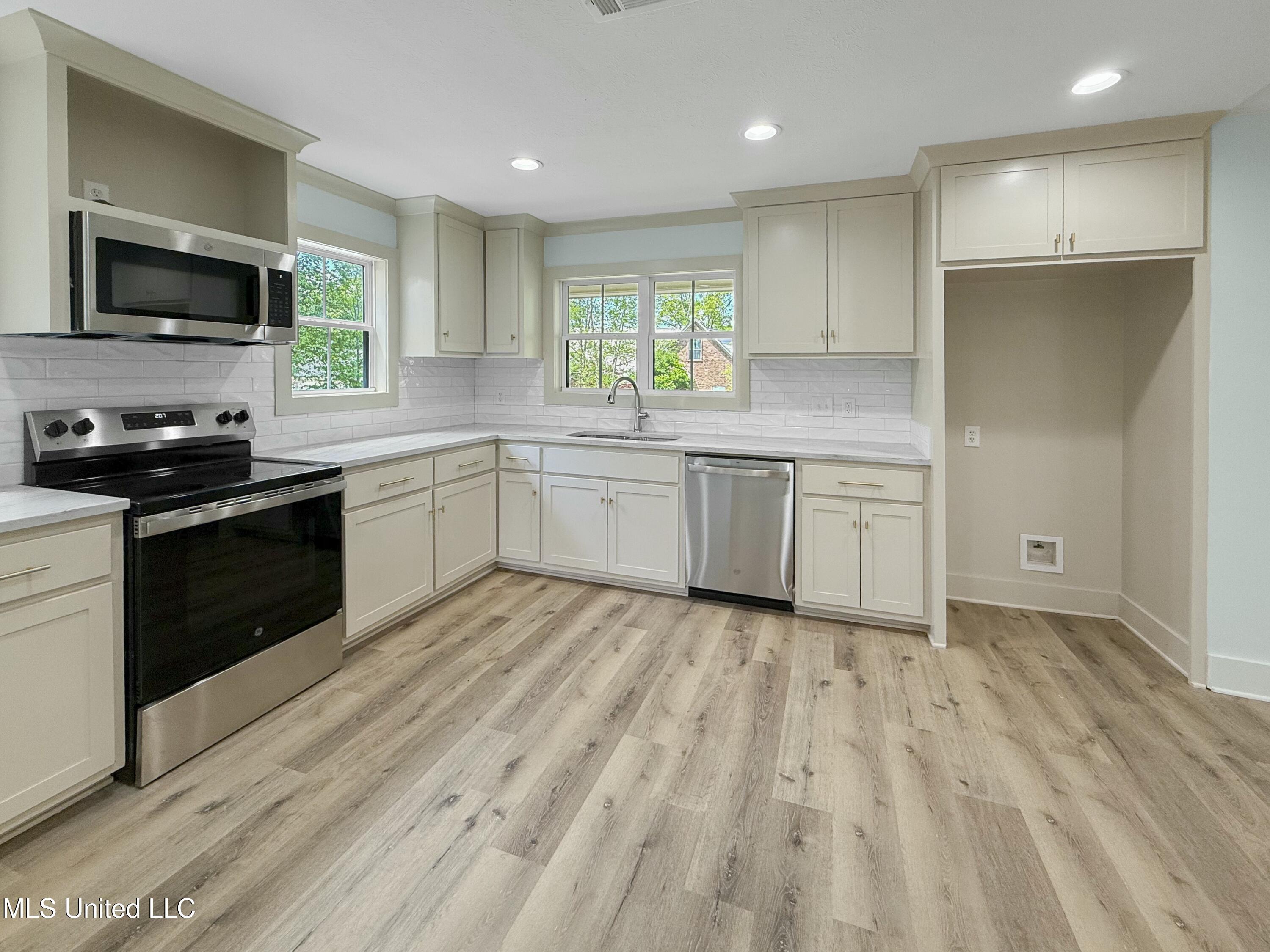 130 Lakeshore Drive