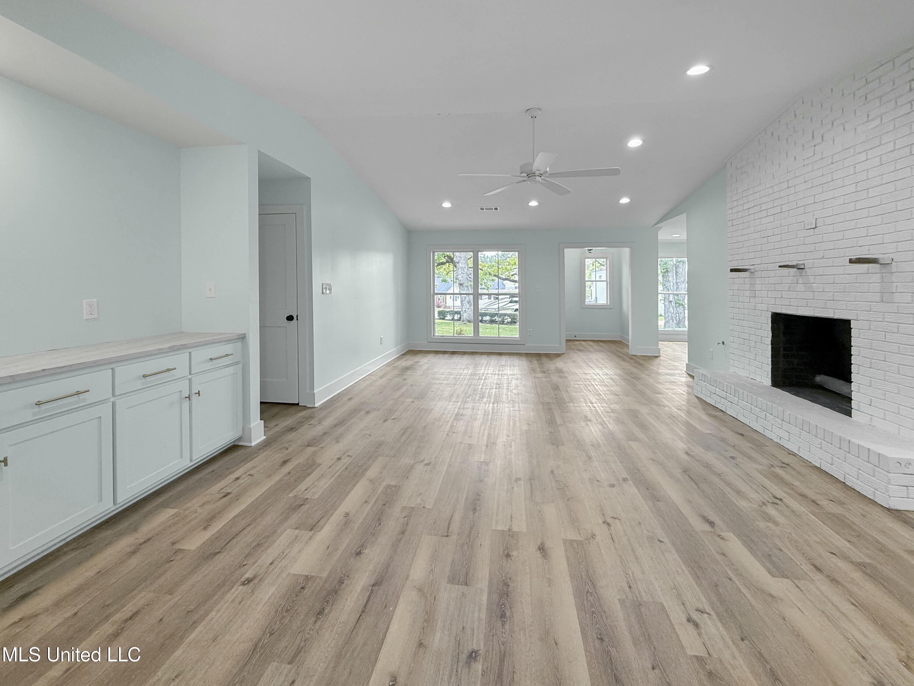 130 Lakeshore Drive