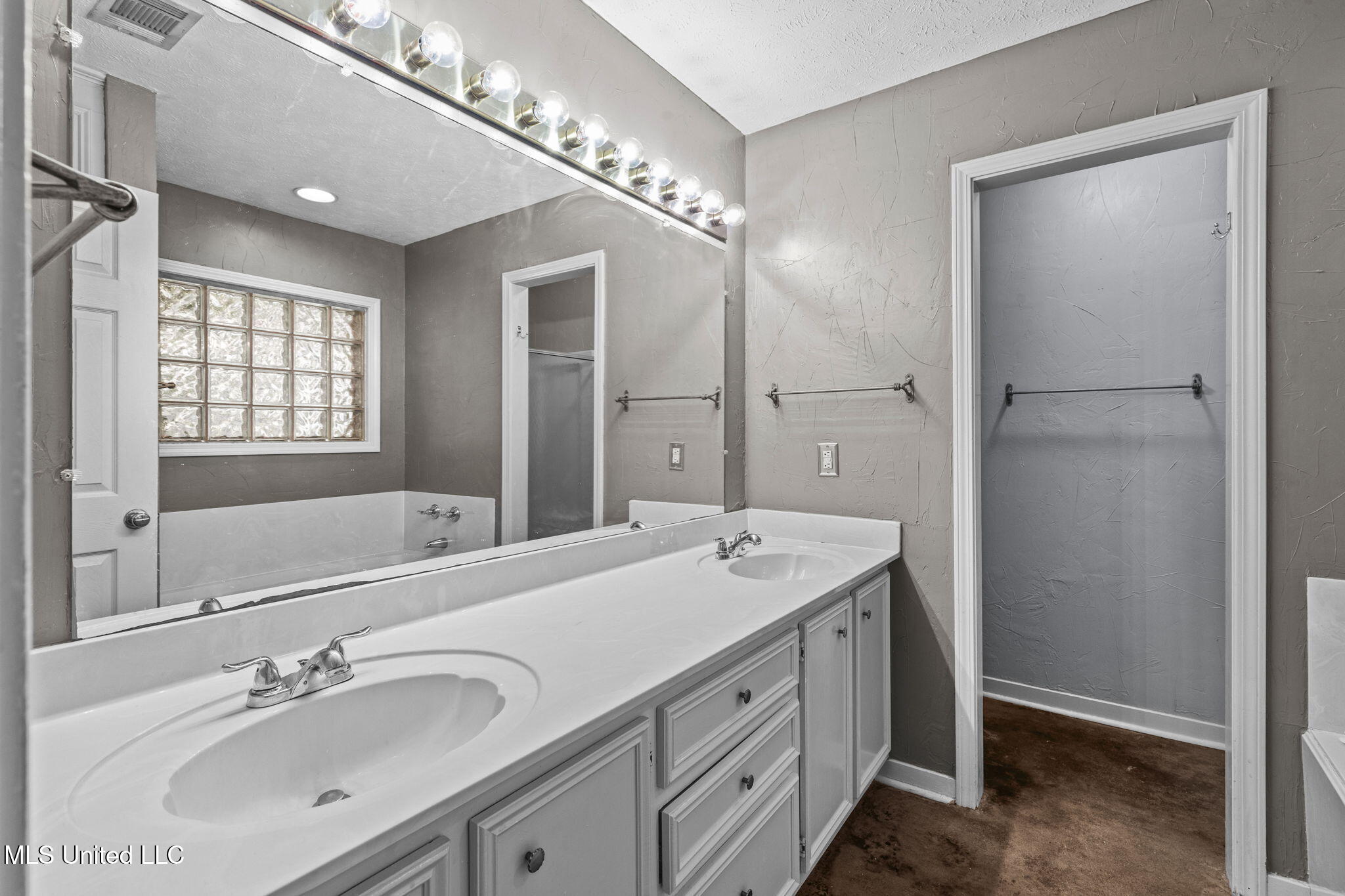 103 Burnt Leaf Way, Clinton