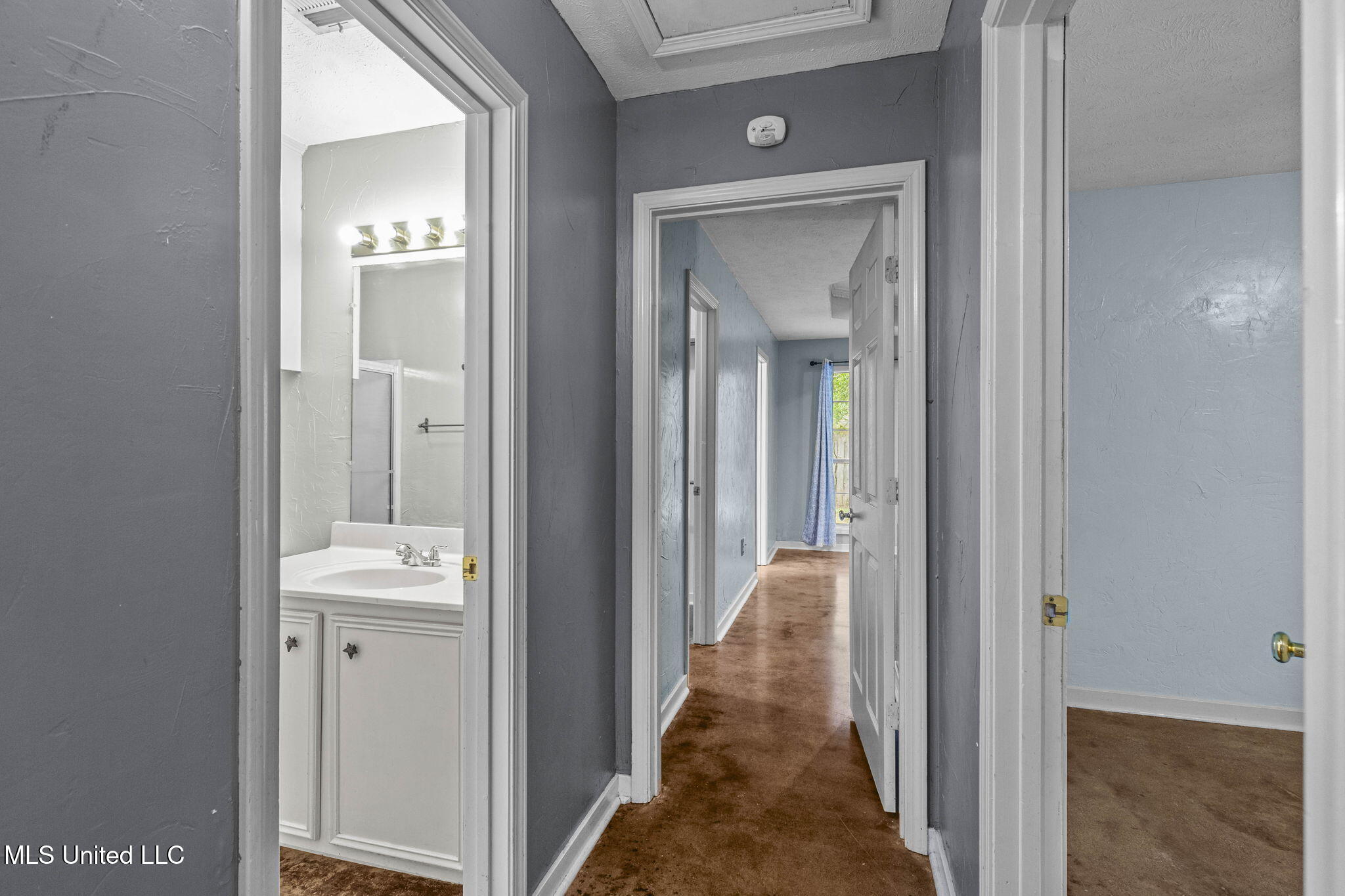 103 Burnt Leaf Way, Clinton