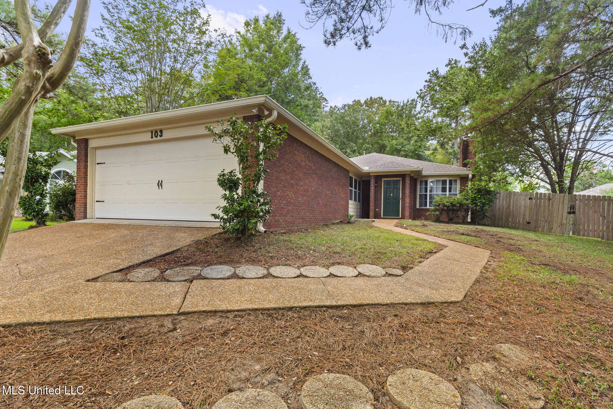 103 Burnt Leaf Way, Clinton