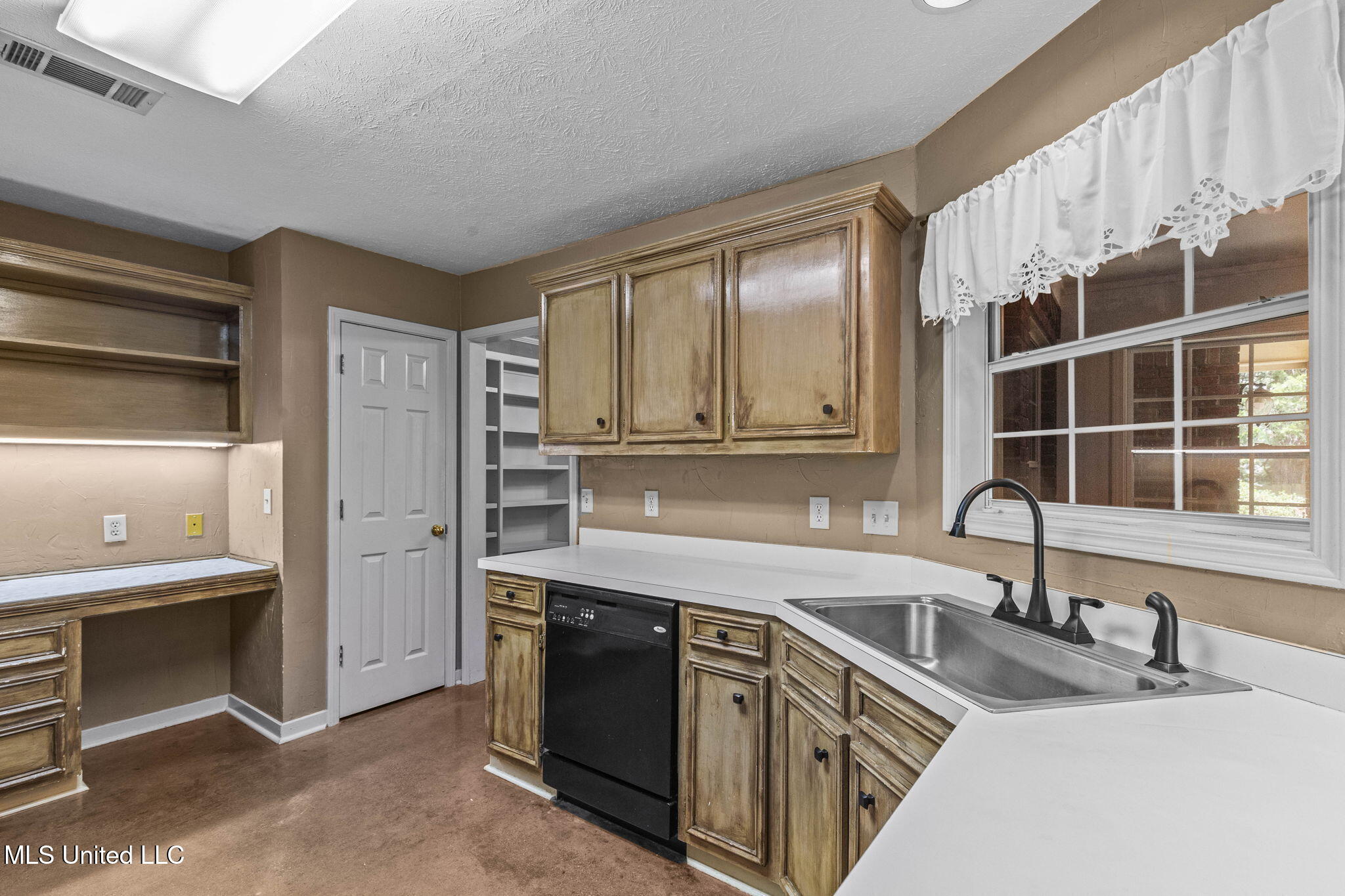 103 Burnt Leaf Way, Clinton