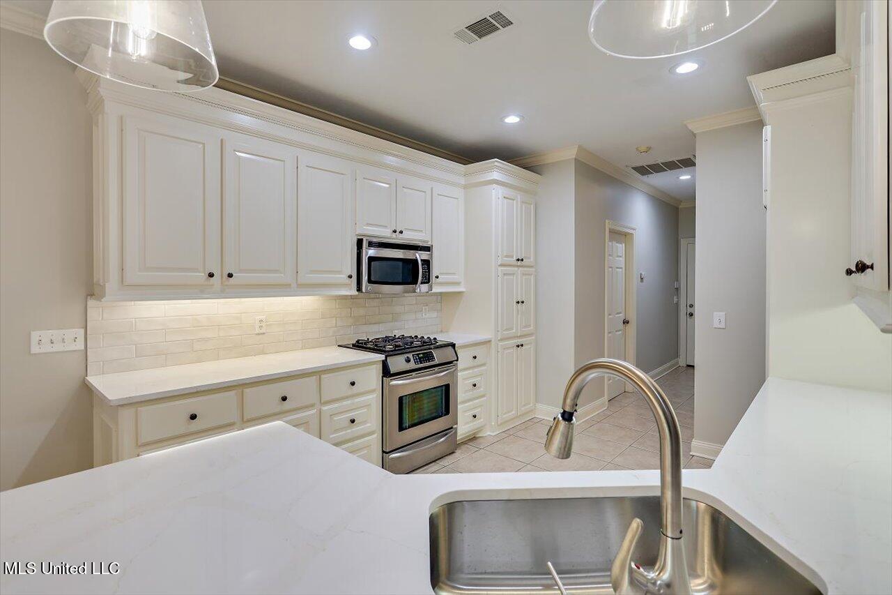 105 Thornwood Drive