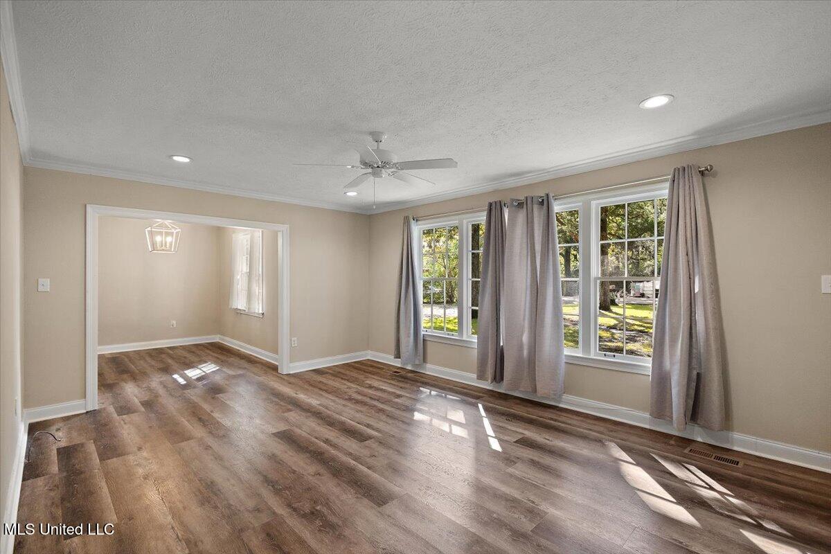 809 Oakwood Drive