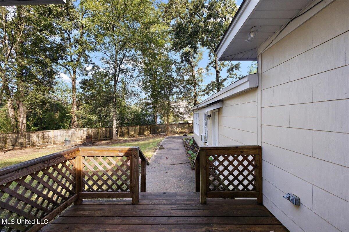 809 Oakwood Drive