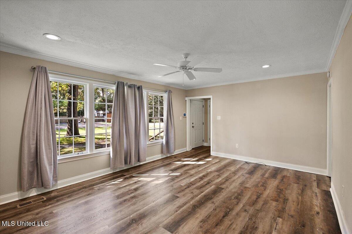 809 Oakwood Drive