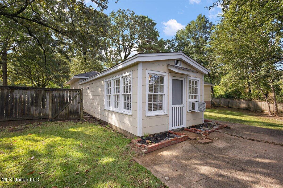 809 Oakwood Drive