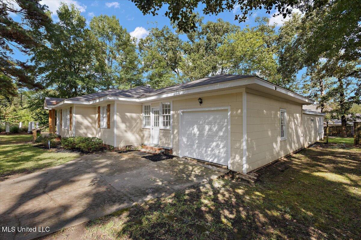 809 Oakwood Drive