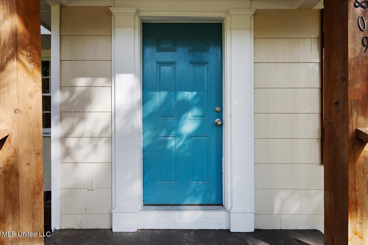 809 Oakwood Drive