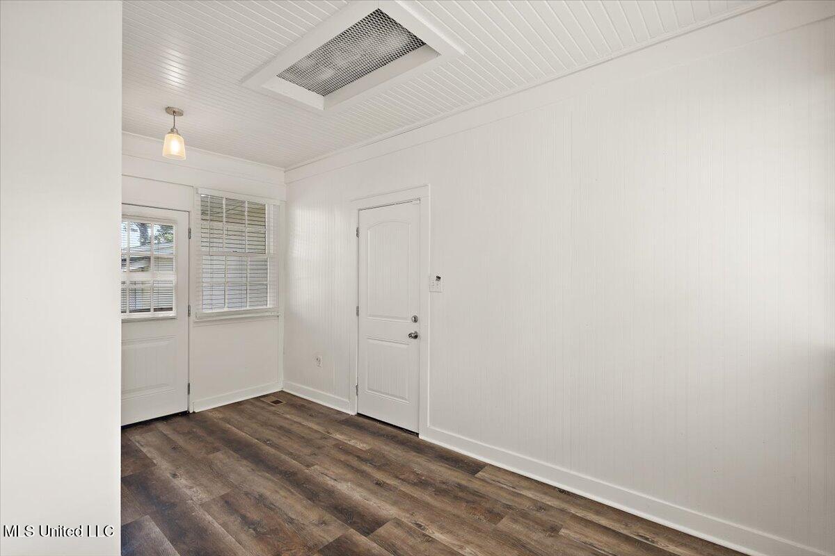 809 Oakwood Drive