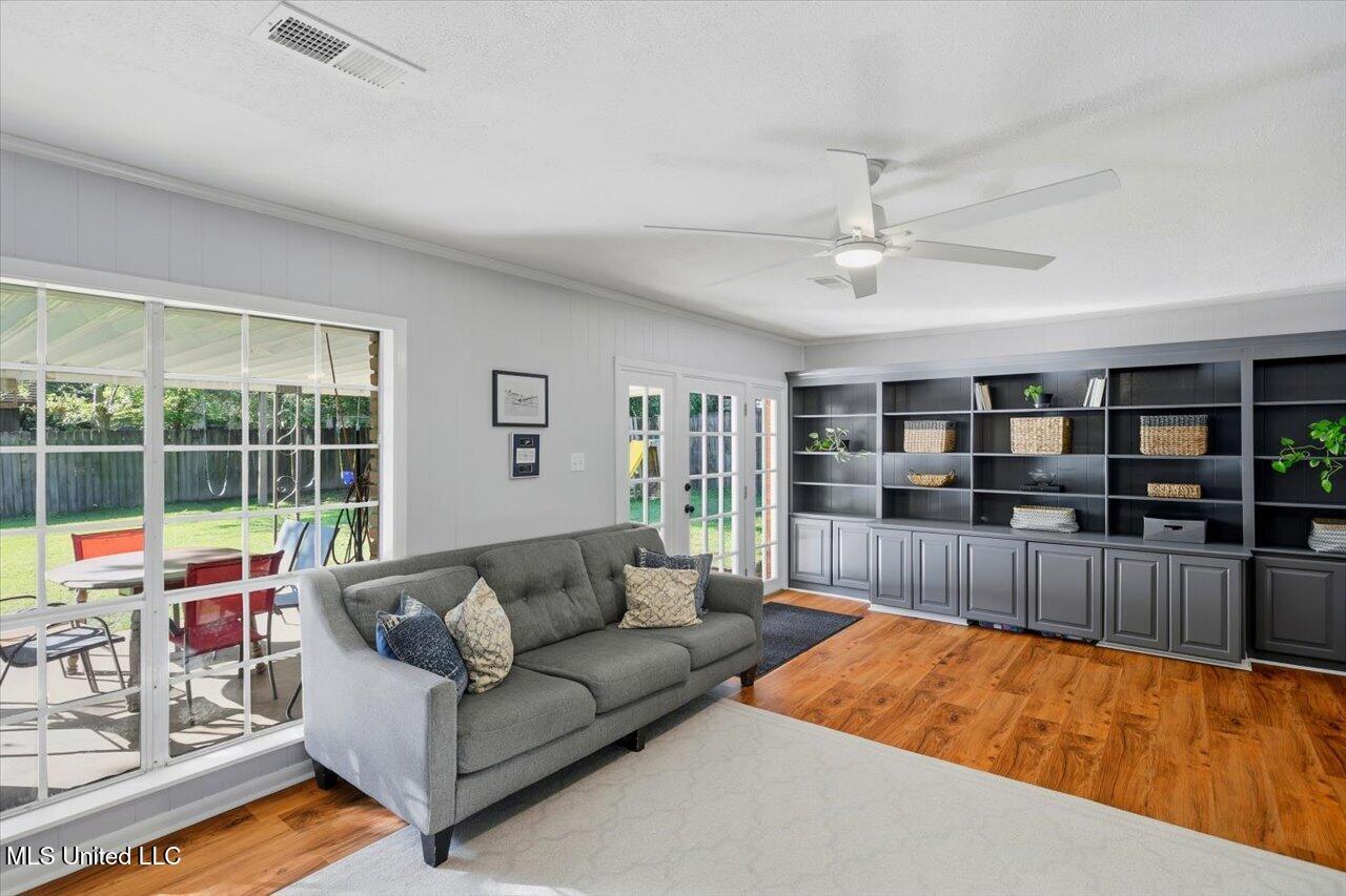 718 Tanglewood Drive