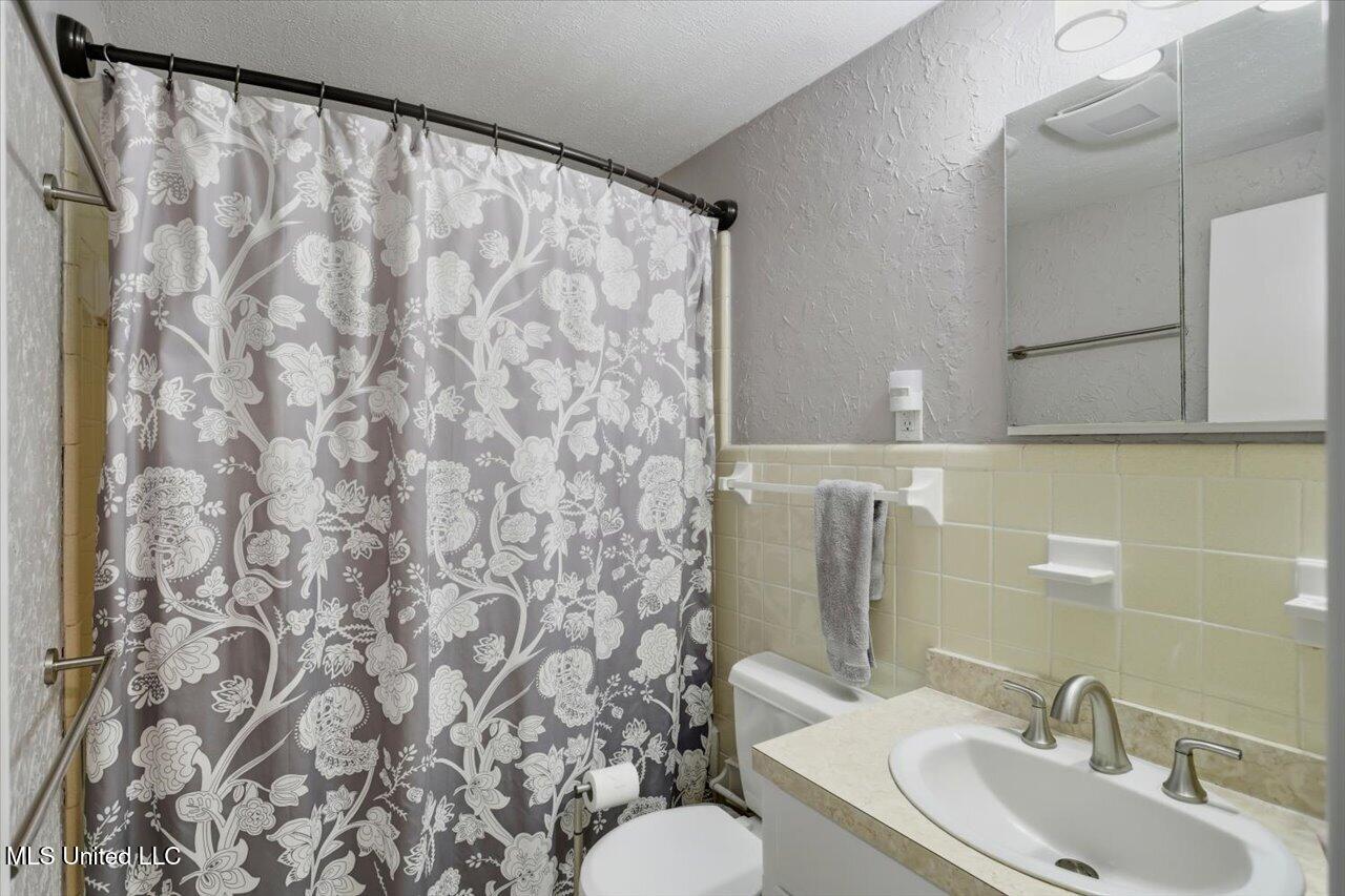 718 Tanglewood Drive