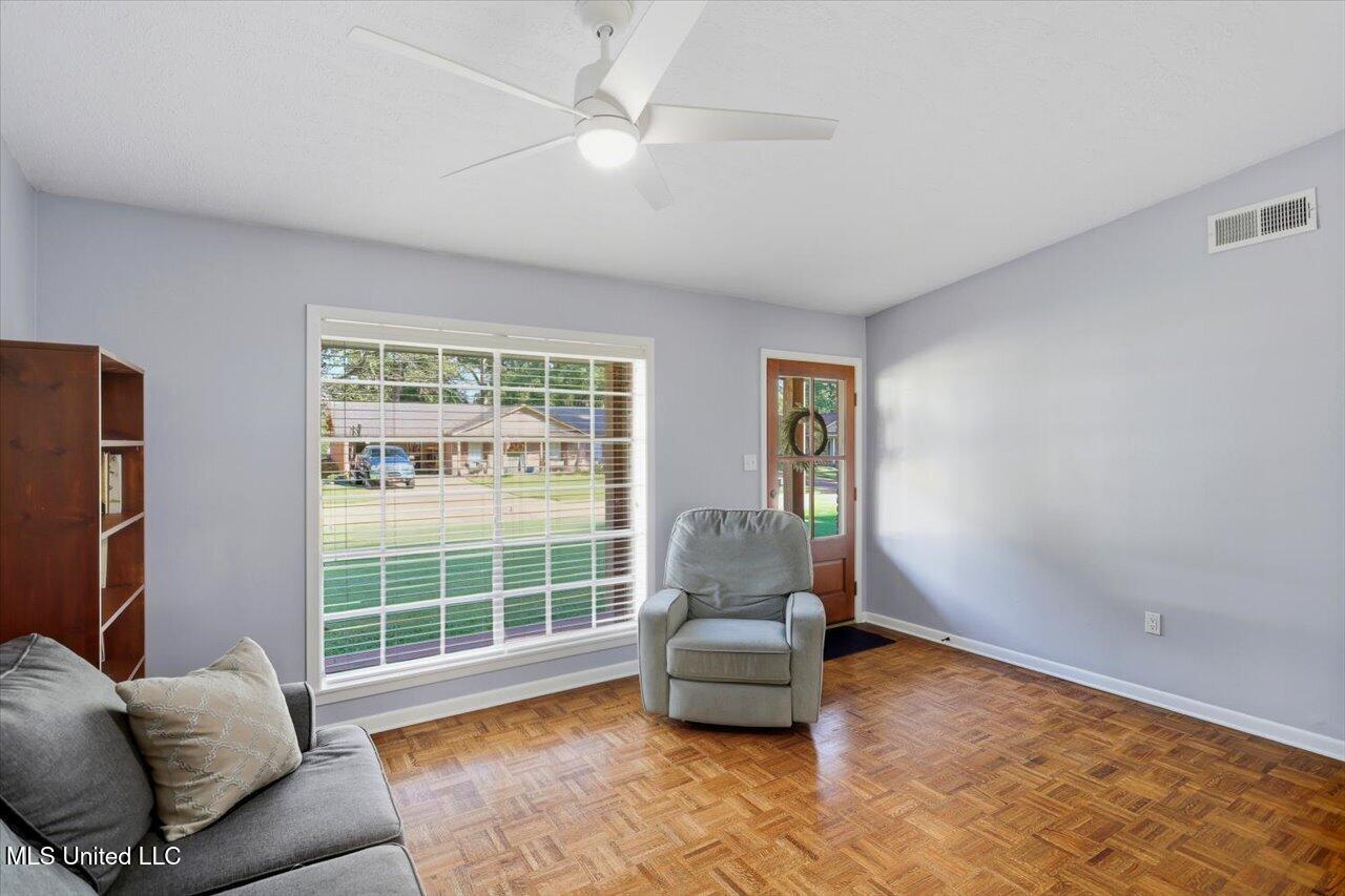 718 Tanglewood Drive