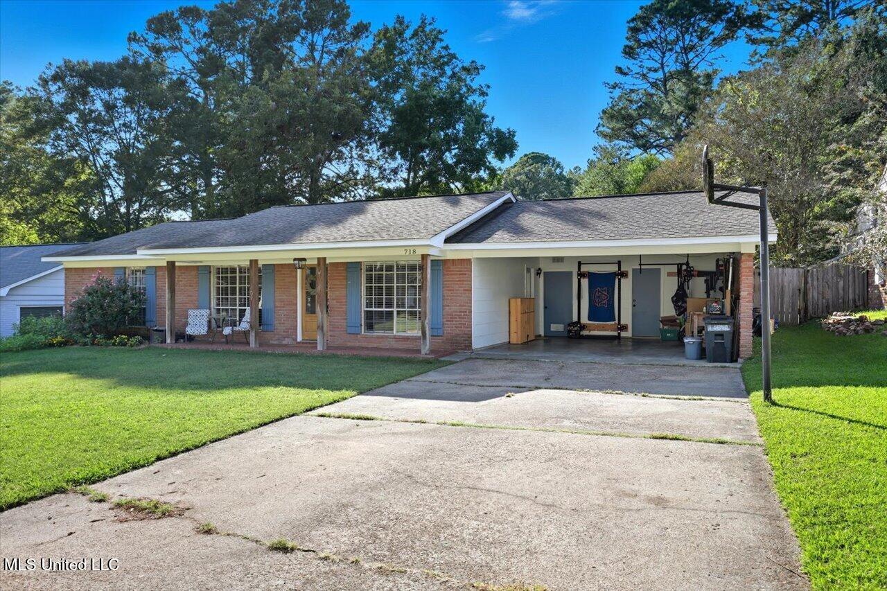 718 Tanglewood Drive