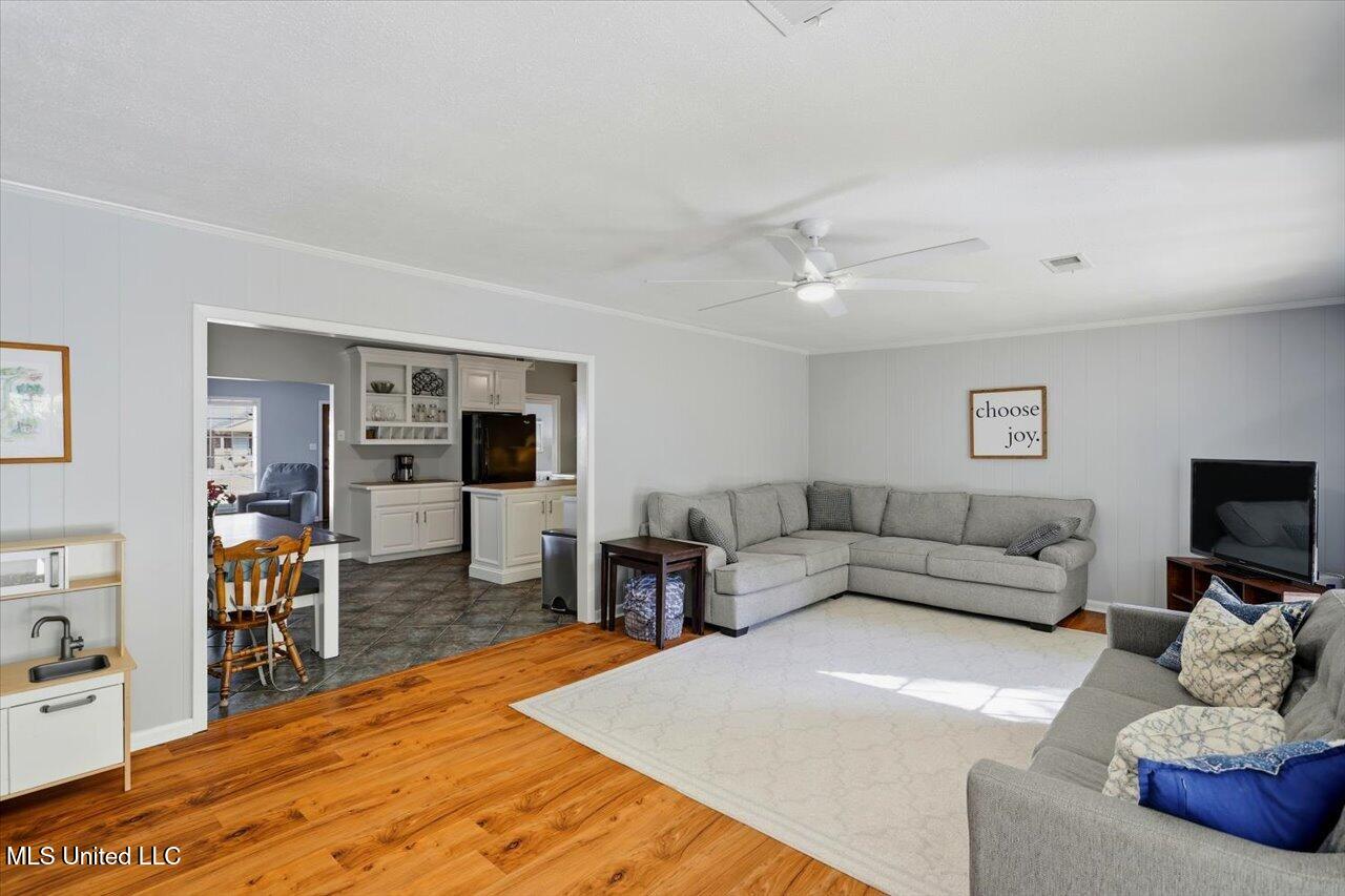 718 Tanglewood Drive