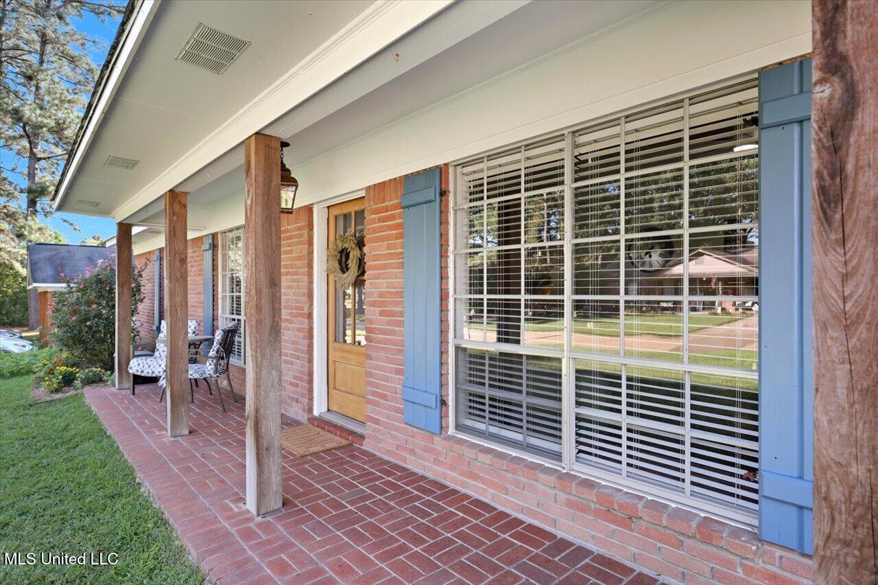 718 Tanglewood Drive