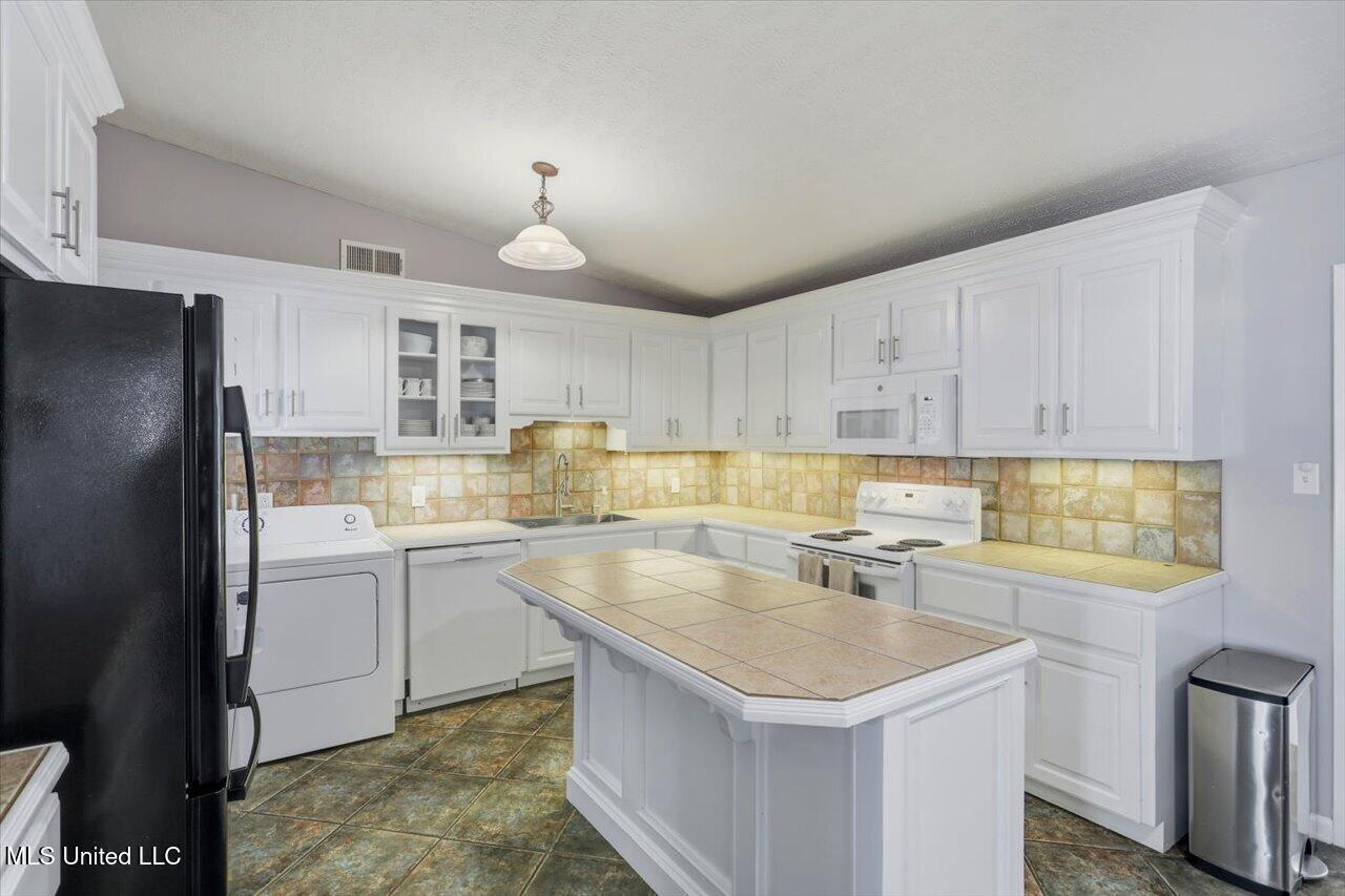 718 Tanglewood Drive