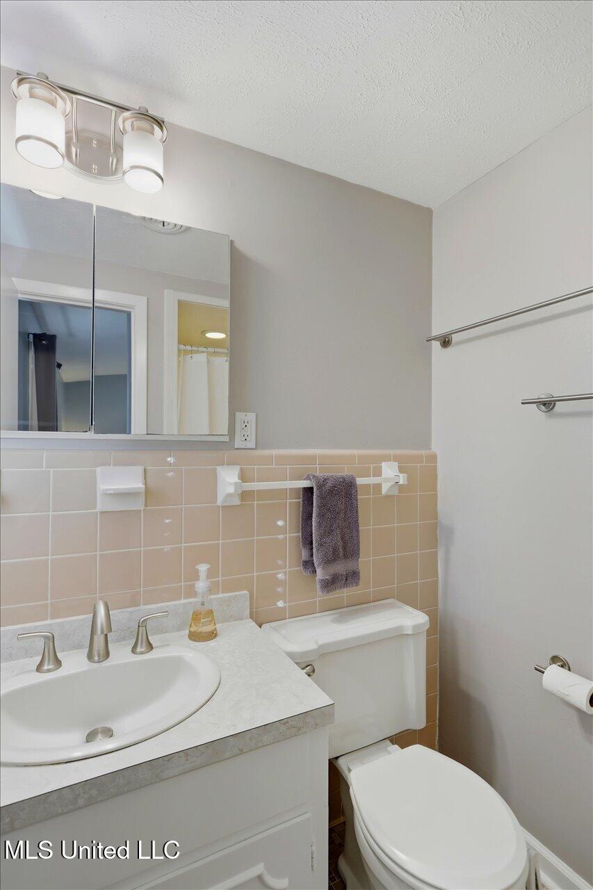 718 Tanglewood Drive