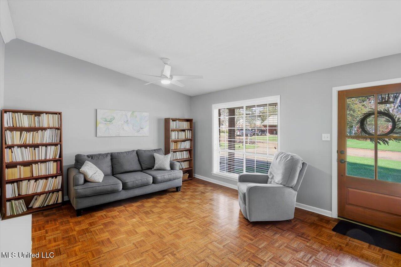 718 Tanglewood Drive