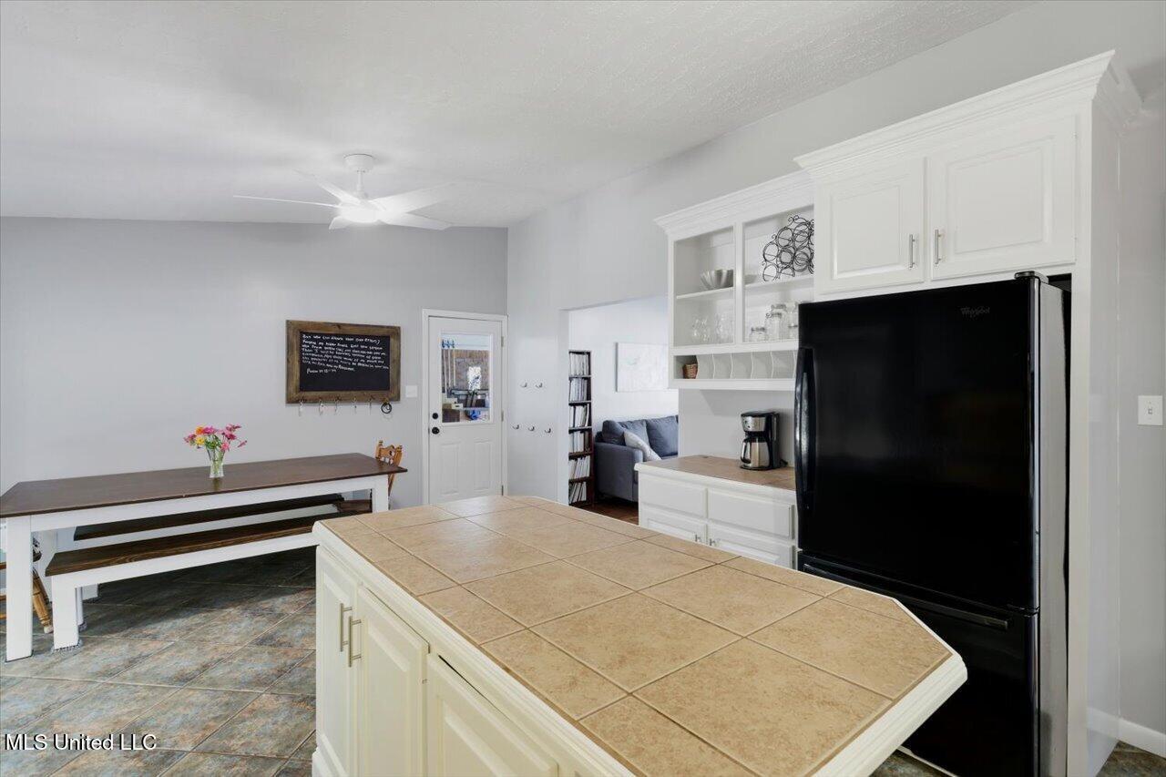 718 Tanglewood Drive