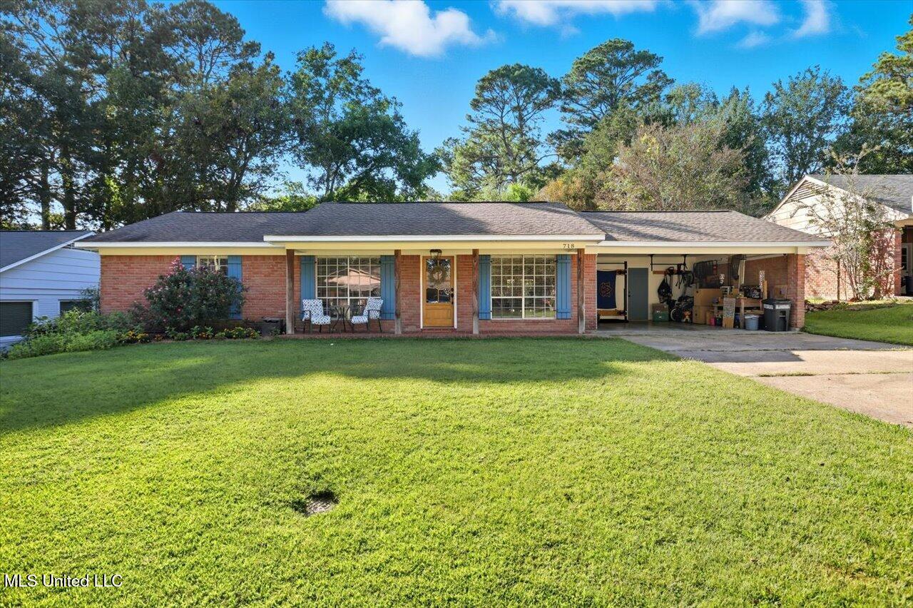 718 Tanglewood Drive