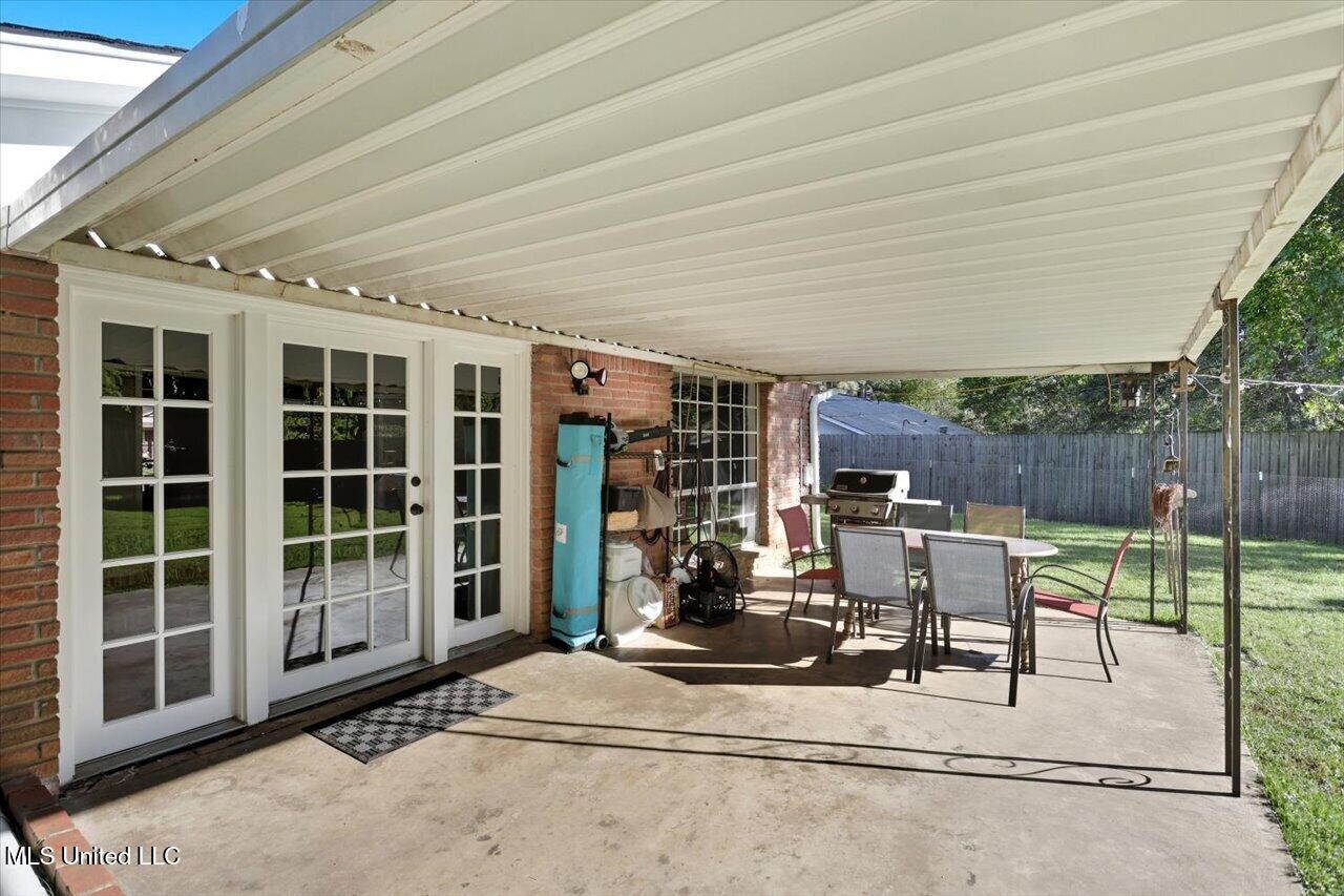 718 Tanglewood Drive