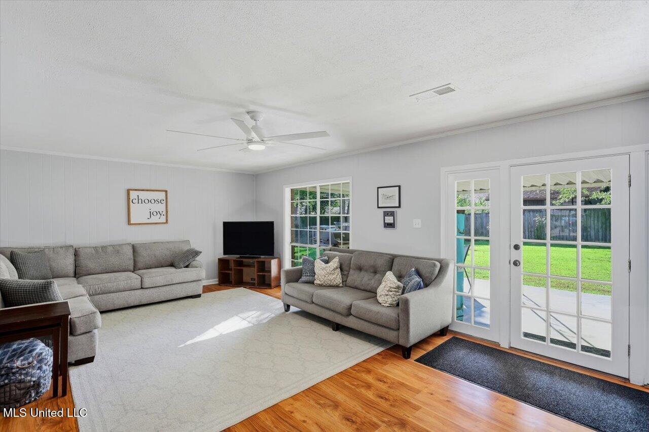 718 Tanglewood Drive