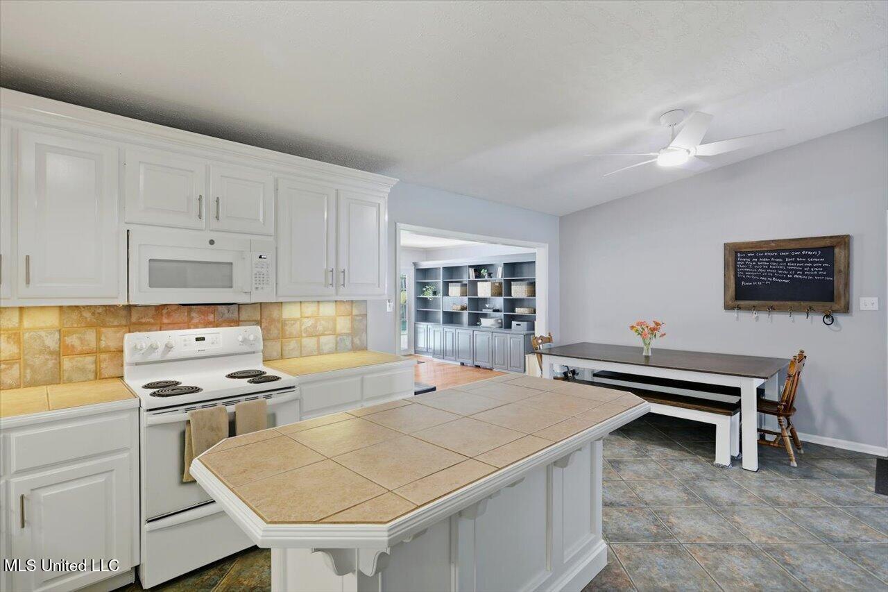 718 Tanglewood Drive